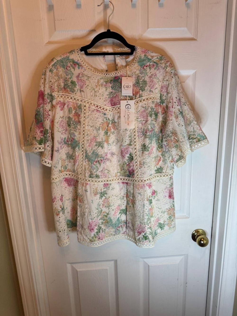 Cato Cream Floral Lace-Trim Flutter Sleeve Blouse